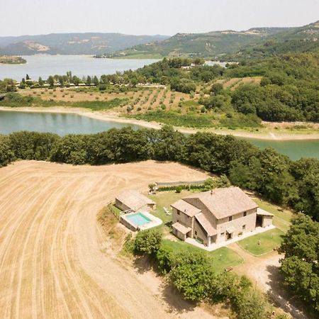 Casale Al Lago Con Piscina E Sauna Corbara  Eksteriør billede