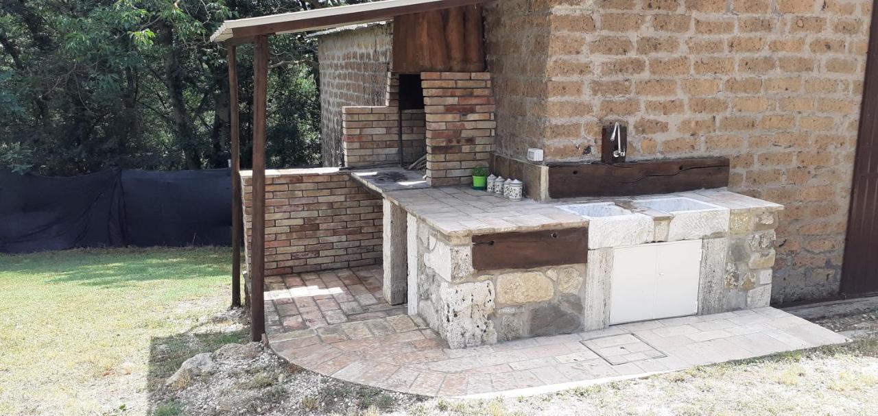 Casale Al Lago Con Piscina E Sauna Corbara  Eksteriør billede