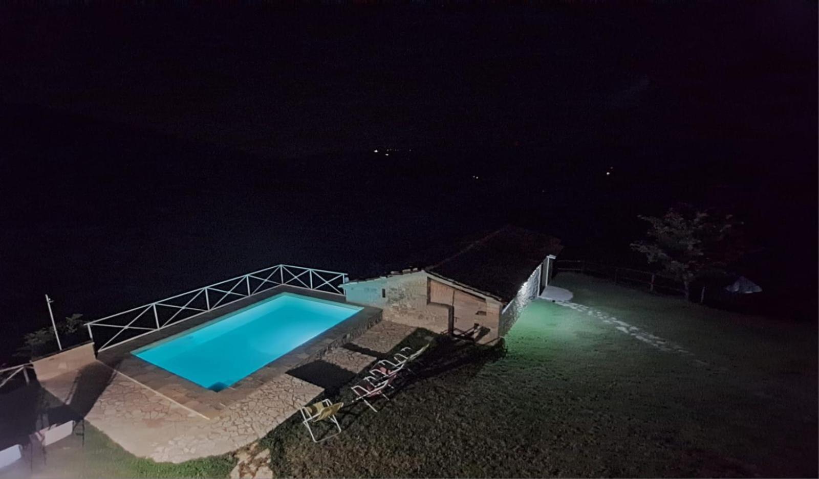 Casale Al Lago Con Piscina E Sauna Corbara  Eksteriør billede
